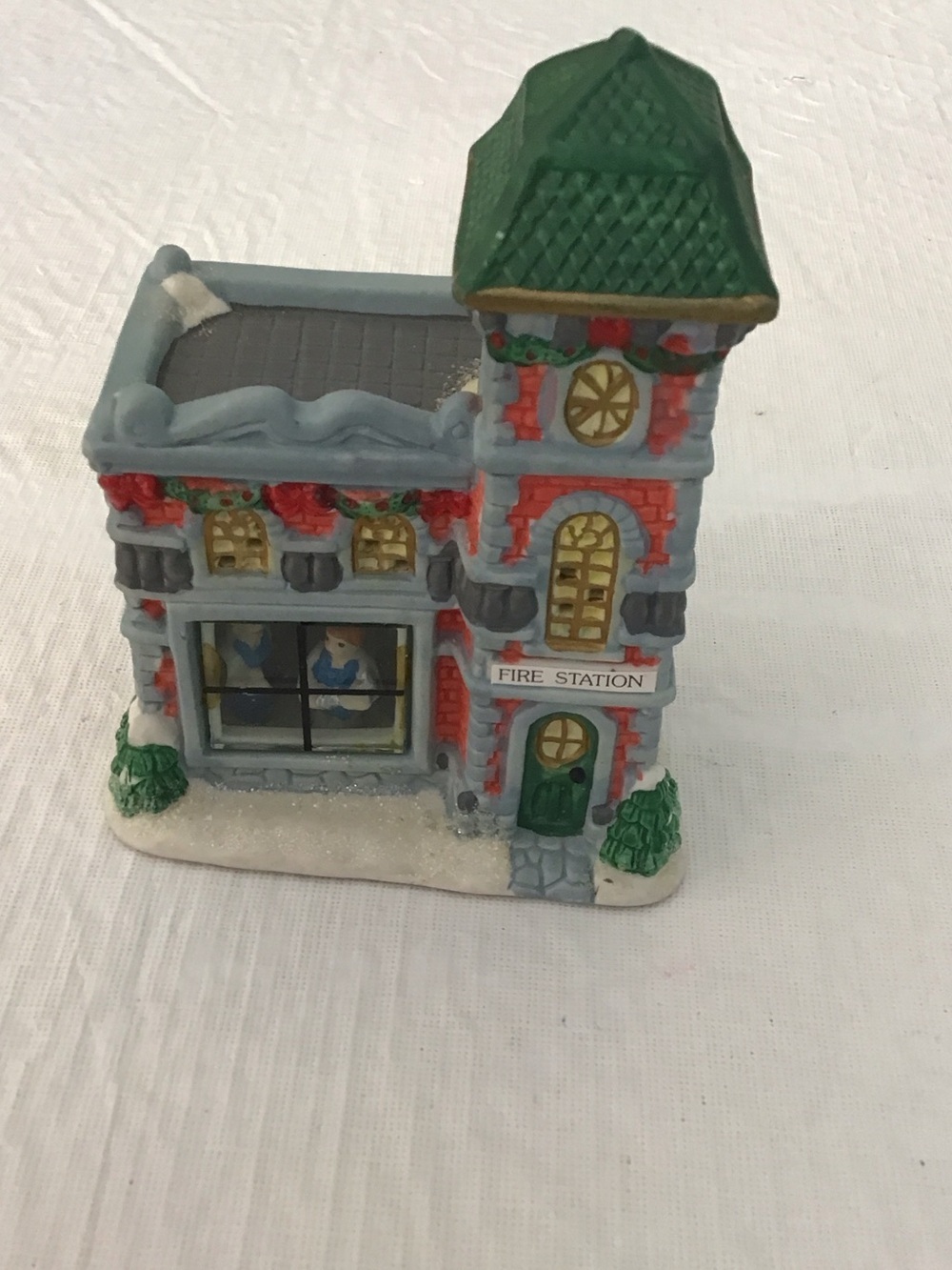 Holiday Fire Station Decorative by Cobblestone -Green& Red color year 2002  ##